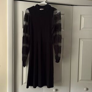 Size small black dress. Lace sleeves. Like new.